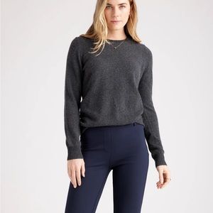 QUINCE Luxe Baby Cashmere Crewneck Sweater in Charcoal